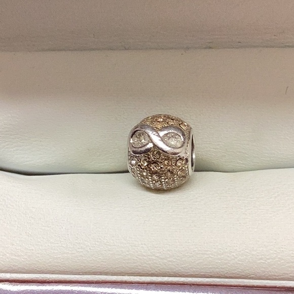 Infinity charm - Picture 1 of 2